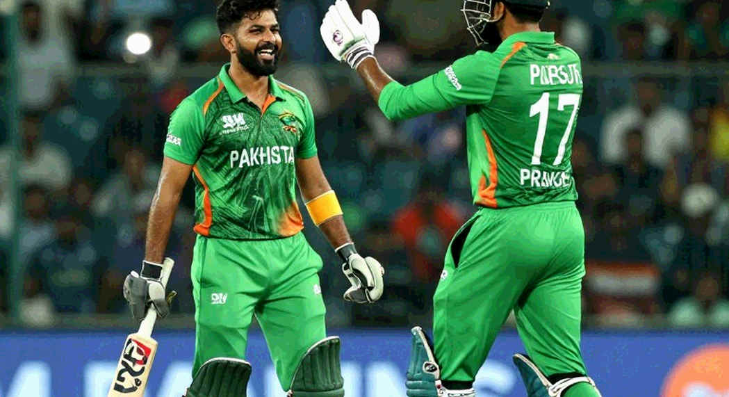 অধিনায়কত্বের কর: পাকিস্তানের দুই ফরম্যাট, দুই অধিনায়ক — আর শাহিনের কাঁধে যে বিলটা কেউ দেখছে না অধিনায়কত্বের কর: পাকিস্তানের দুই ফরম্যাট, দুই অধিনায়ক — আর শাহিনের কাঁধে যে বিলটা কেউ দেখছে না
