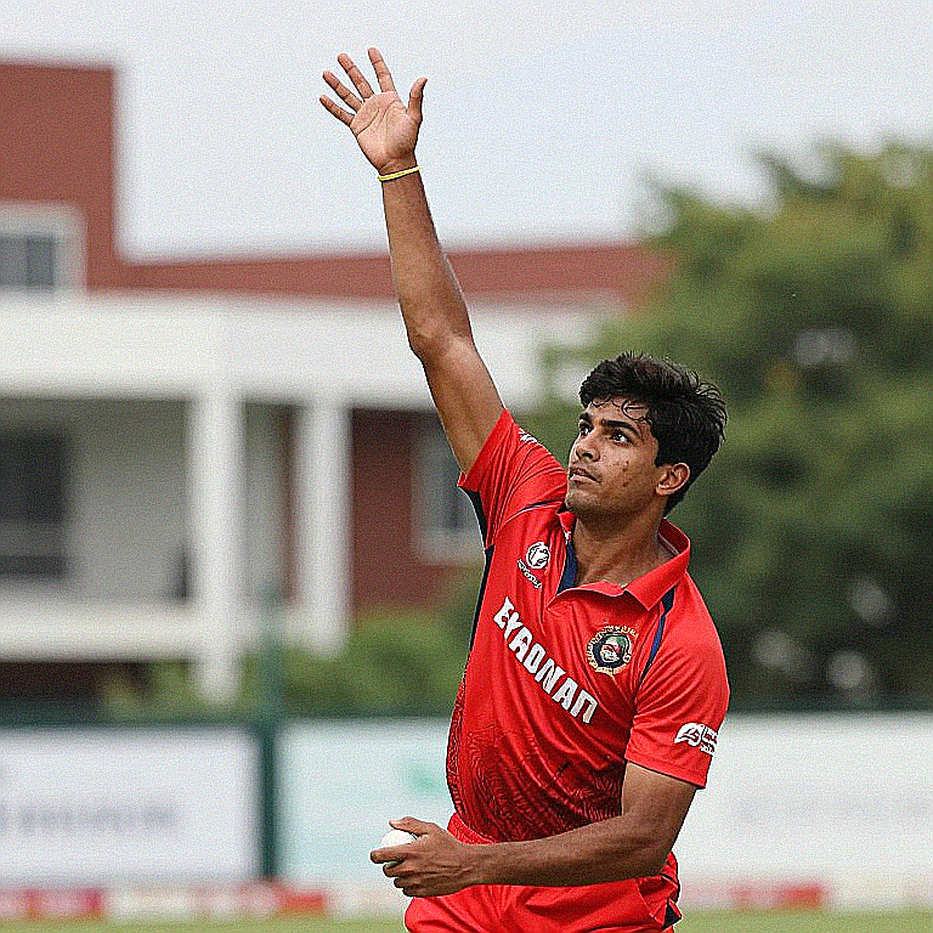 গভর্নর হাউসের বৈঠক, পিসিবির চেয়ারম্যান — পেশোয়ারের অনিশ্চয়তা আর পাকিস্তান ক্রিকেটের ঝুঁকি